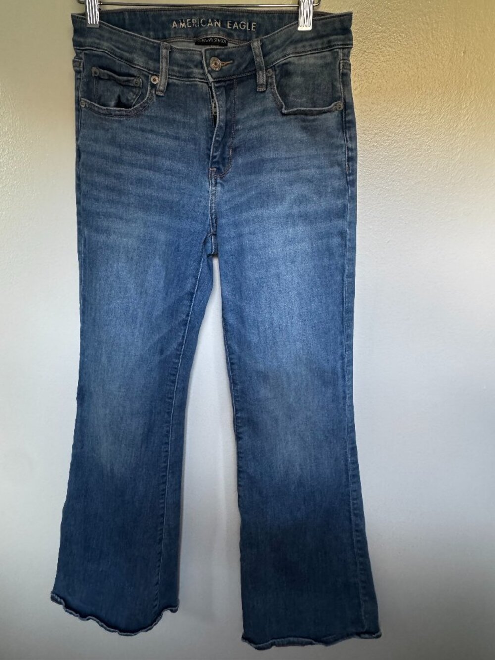 American Eagle Low Rise Flare Jeans Women’s 4 Regular Medium Wash Stretch